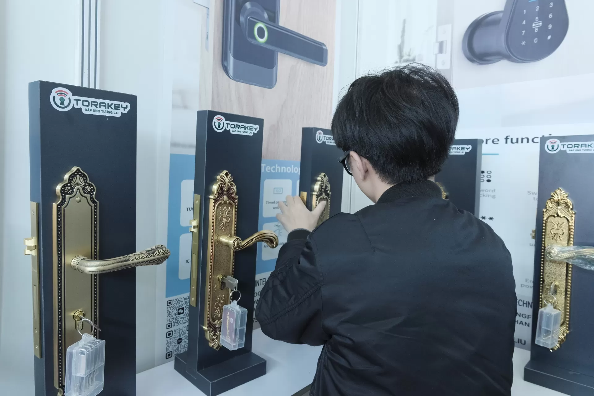 Khâu chuẩn bị triển lãm khoá cửa Torakey tại Vietbuild Hà Nội - Trung tâm hội nghị quốc gia Hà Nội